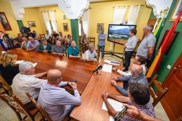 Plantación de 4.400 almendreros, nogales, higueras y olivos en Valsequillo (Foto TA)